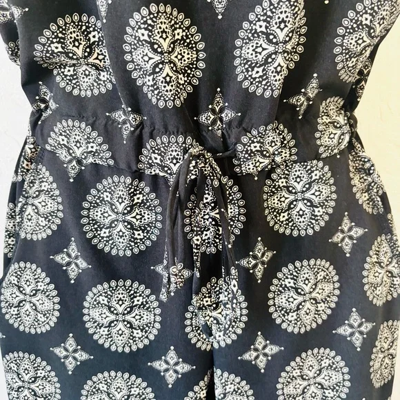 Aeropostale Black and Gray Jumpsuit with Tapered‎ Leg - Picture 3 of 12